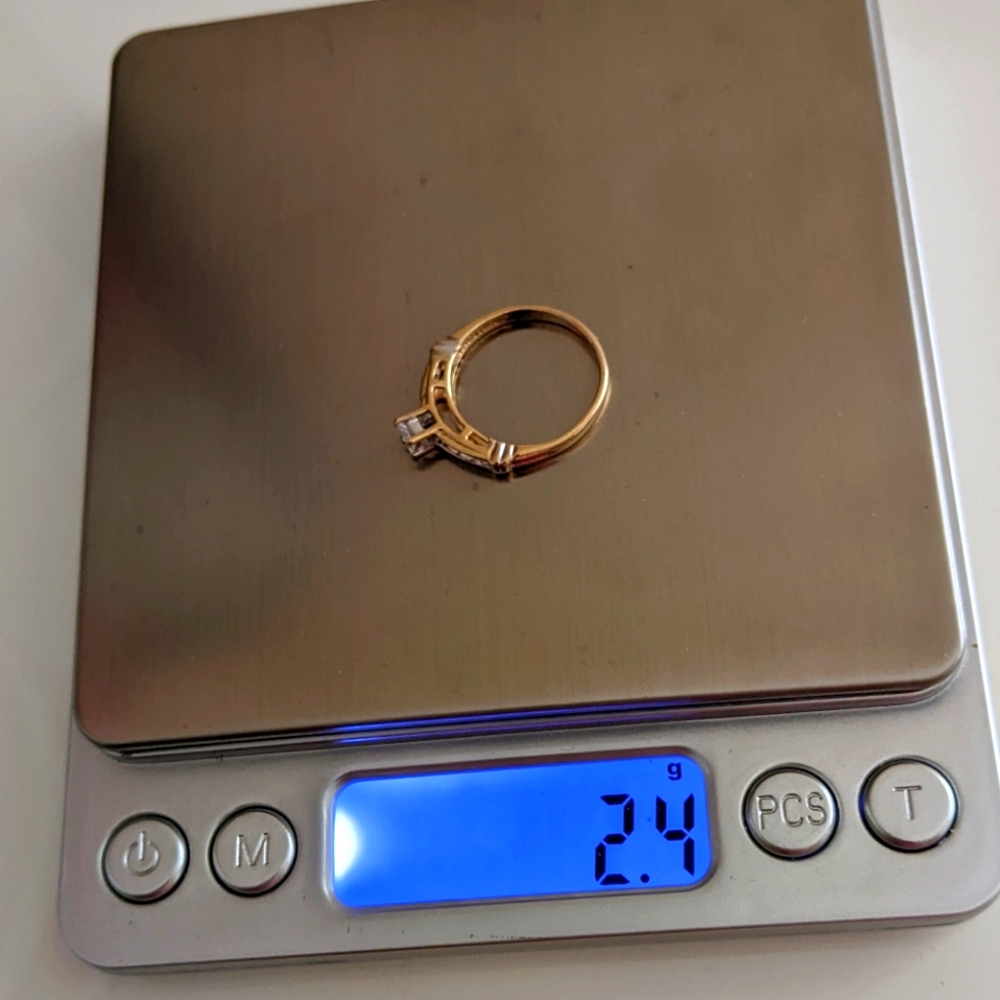 10K 💛GOLD WITH DIAMONDS RING - Picture 10 of 10